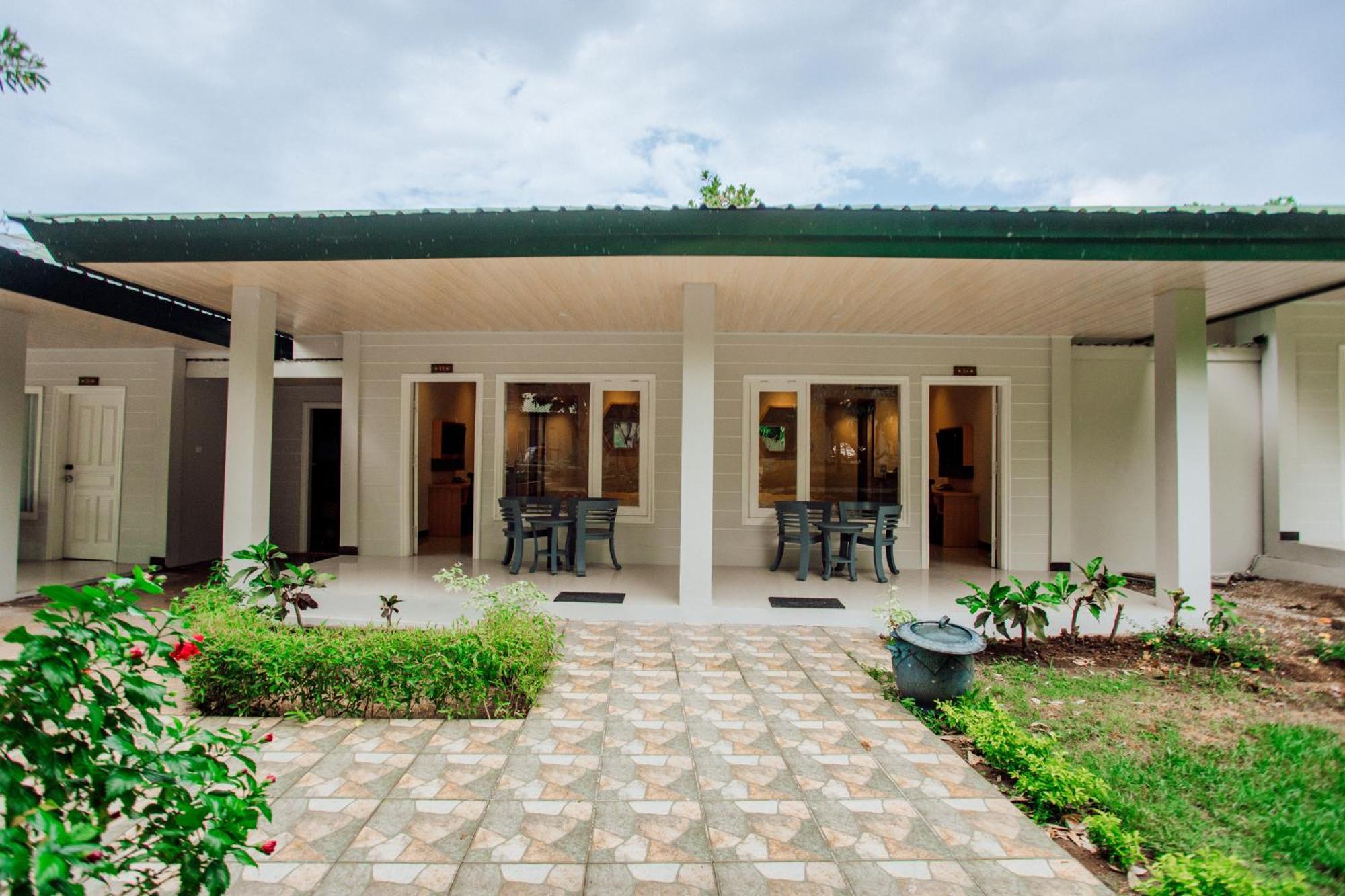 Sylvia Hotel & Resort Komodo Labuan Bajo Exterior photo