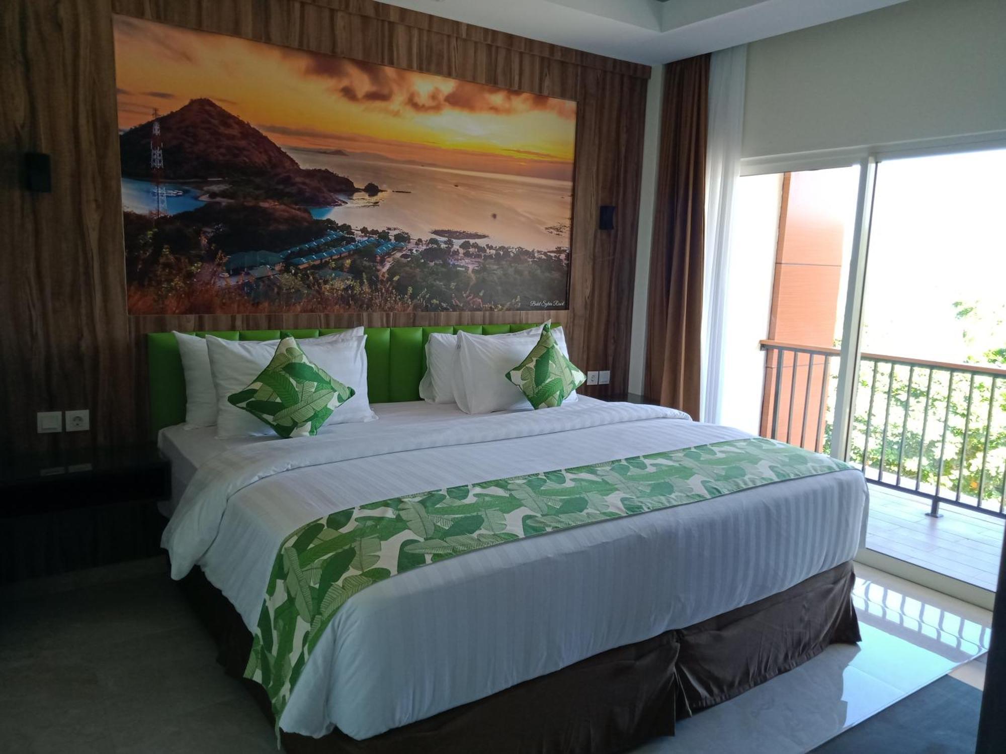 Sylvia Hotel & Resort Komodo Labuan Bajo Exterior photo