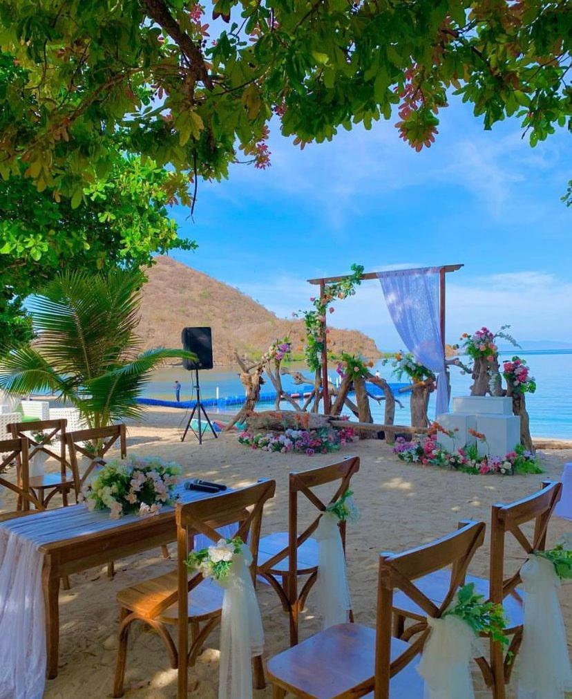 Sylvia Hotel & Resort Komodo Labuan Bajo Exterior photo